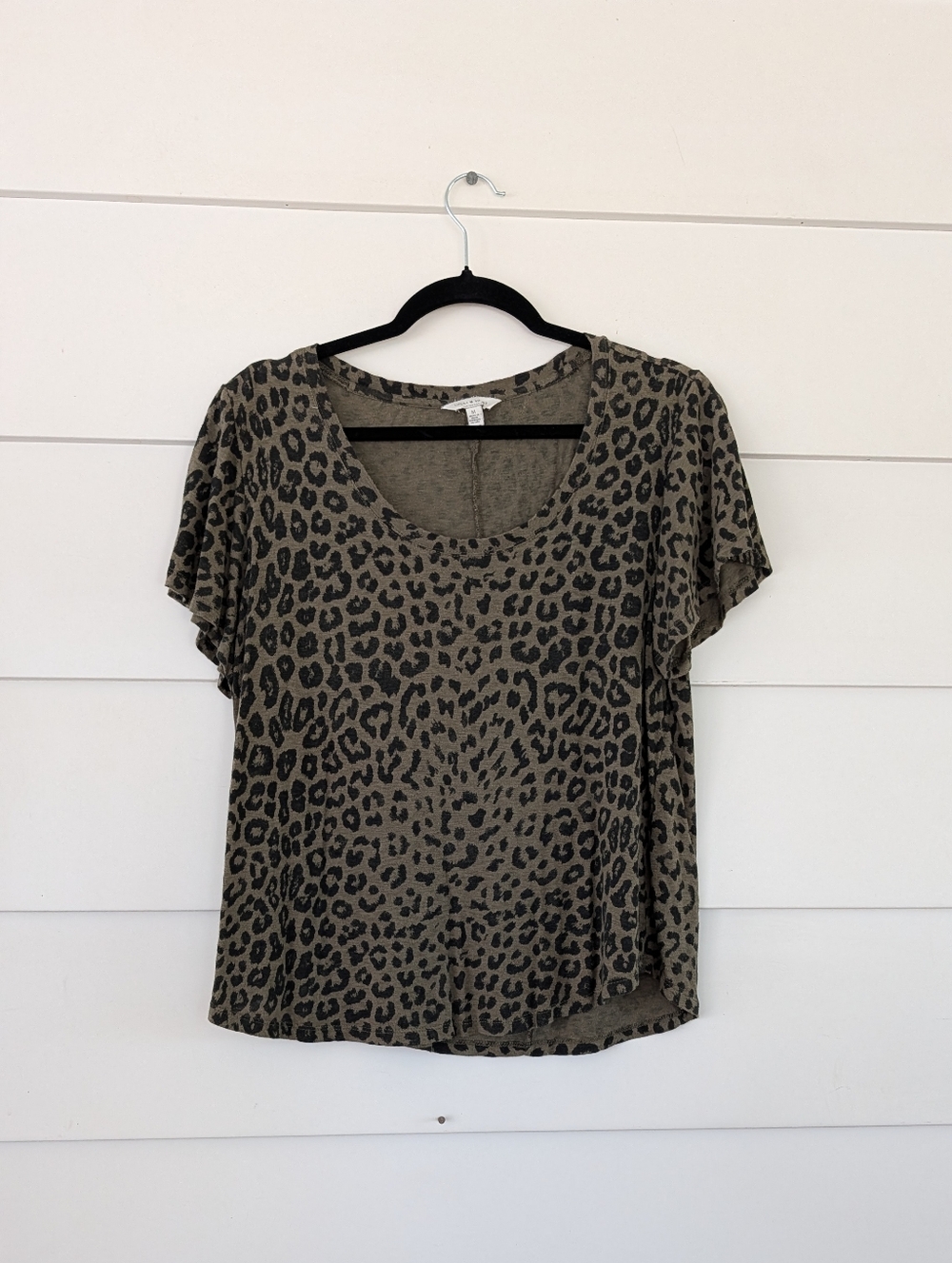 Lucky Brand Olive and Black Leopard Scoop Neck Tee, M